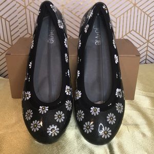 Ja Vie black daisy jelly knit flats